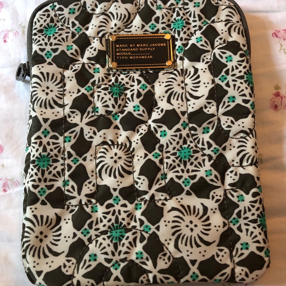 Marc by Marc Jacobs Green Printed Tablet Case - Picture 3 of 6